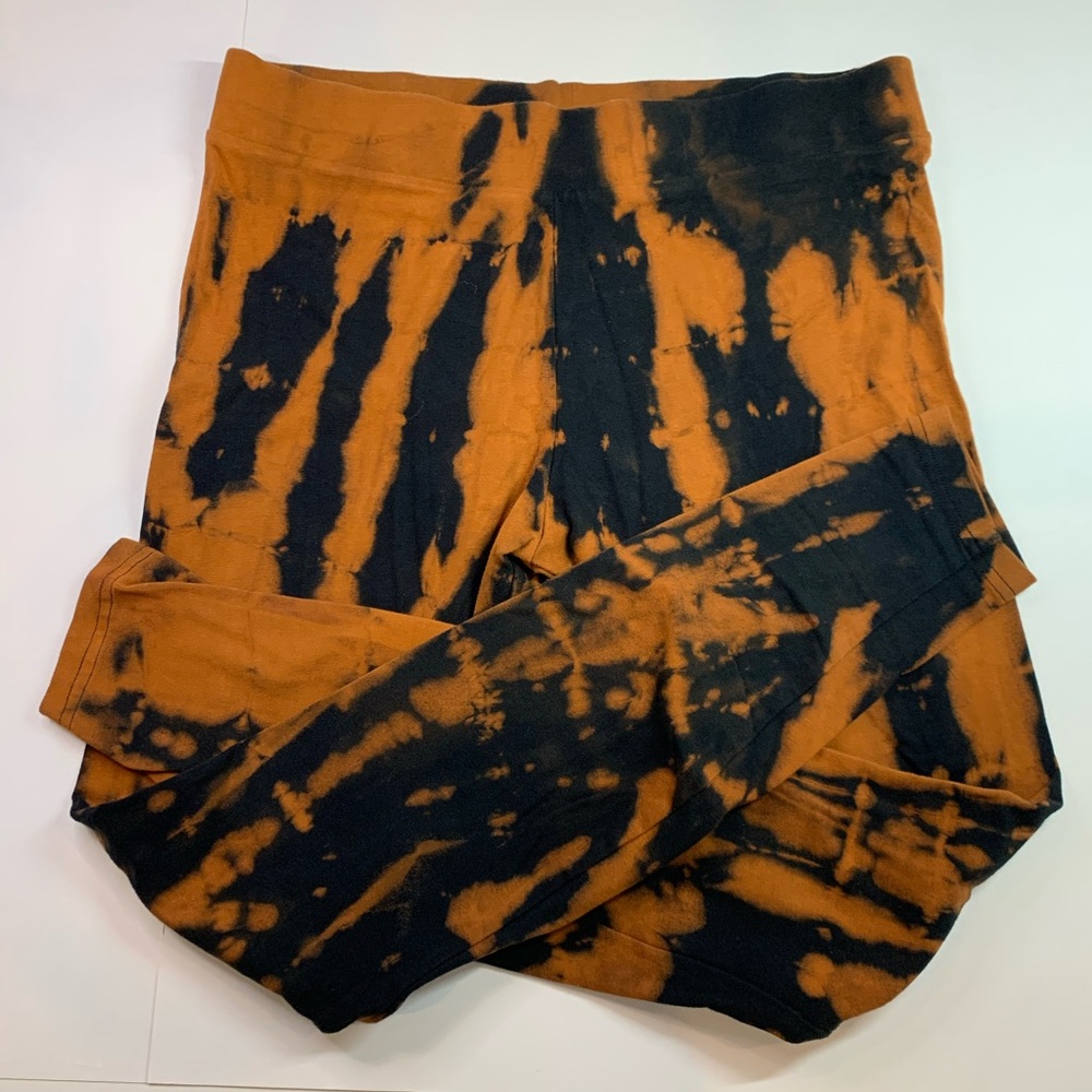 Reverse tie dye cotton leggings